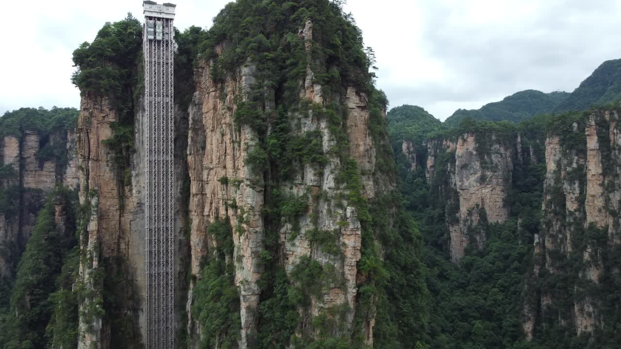 el ascensor de bailong en el parque nacional de zhangjiajie