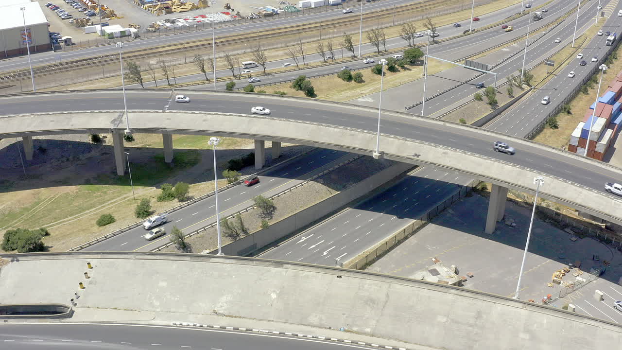 Traffic's always free flowing on the freeway