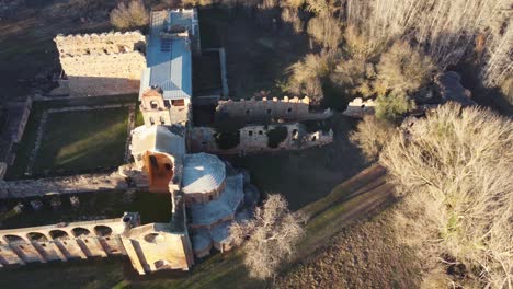 Aerial-overhead-view-of-ruined-stone-monastery-in-Moreruela,-Zamora,-Spain