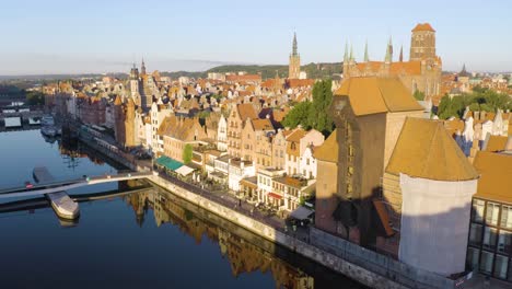 Feste-Luftaufnahme-Der-Danziger-Altstadt-Mit