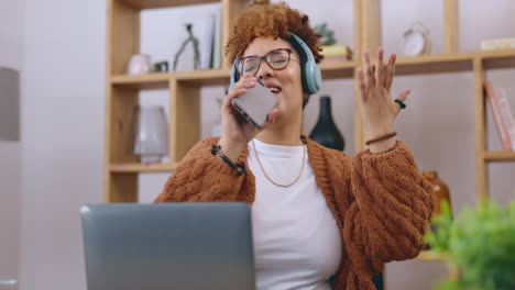 Canto,-Computadora-Portátil-Y-Mujer-Trabajando-Desde-Casa