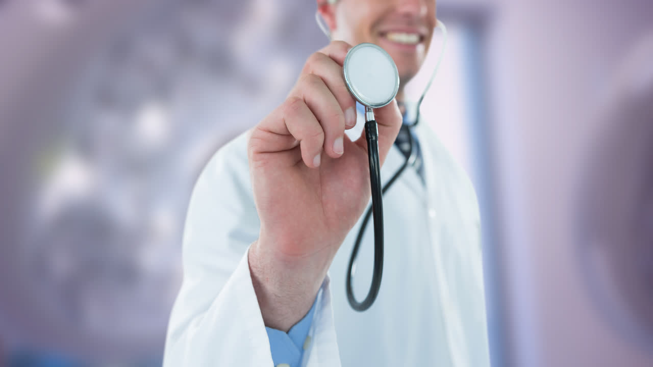 Animazione di medico maschio caucasico sorridente con stetoscopio su nastro blu