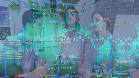 animación del procesamiento de datos sobre diversas personas de negocios