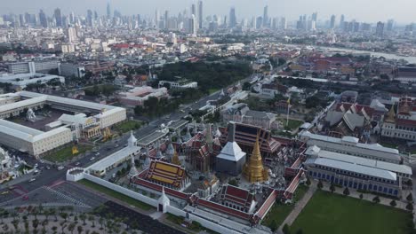 the two different sites of bangkok, in front the traditional temples of the grand palace and in the background the modern skyscrapers