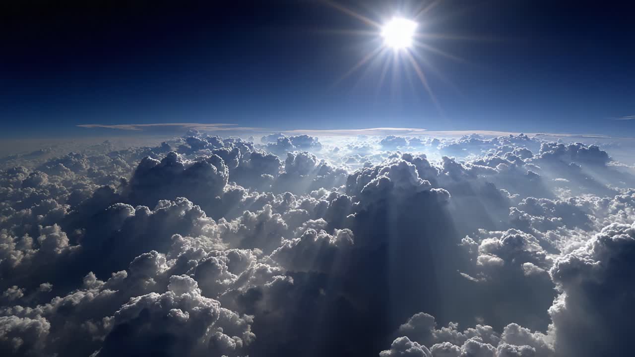 Uma Vista Deslumbrante do Sol Penetrando Nuvens Volumosas, Criando uma Atmosfera Majestosa de Serenidade e Maravilha Acima da Terra