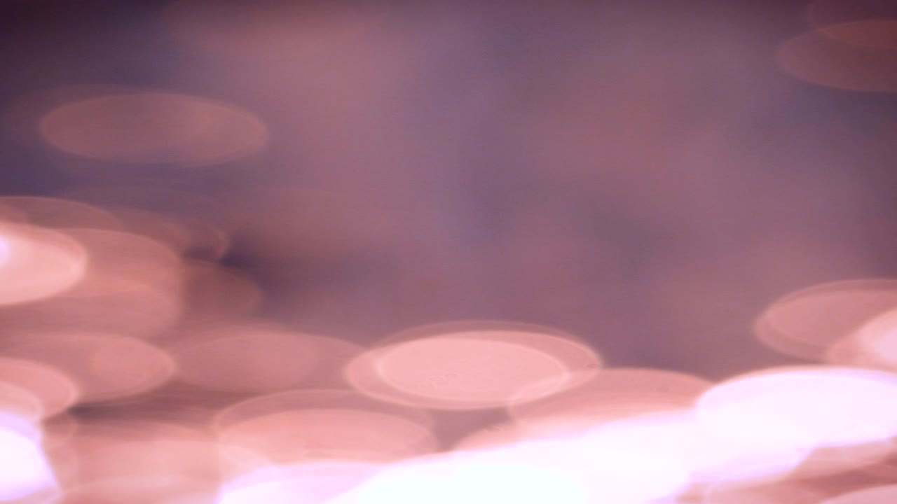 abstracto borroso bokeh rosa sobre un fondo púrpura