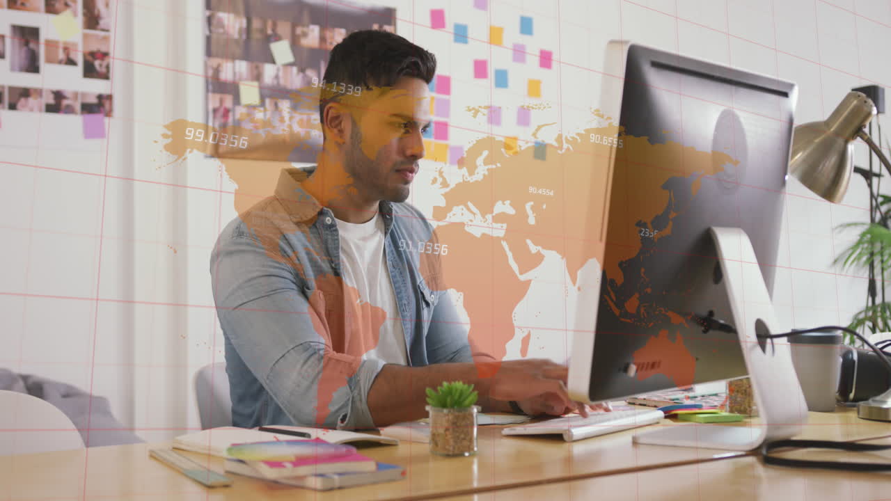 animación del mapa del mundo y procesamiento de datos sobre empresario biracial usando computadora.