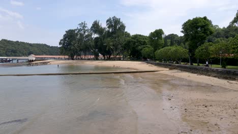 vista aérea de la playa con agua clara en la isla de san juan en singapur