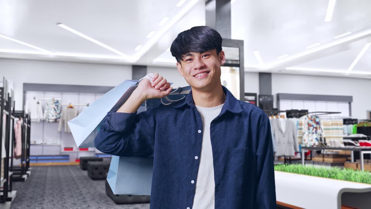 현대 쇼핑몰 에서 행복 한 쇼핑객