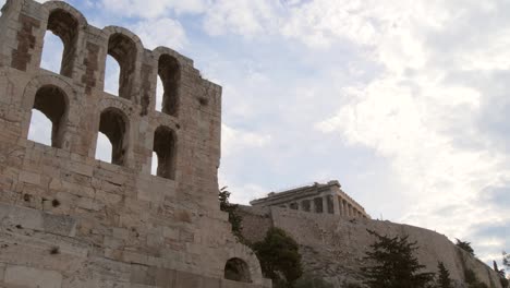 mit blick auf die antiken griechischen ruinen