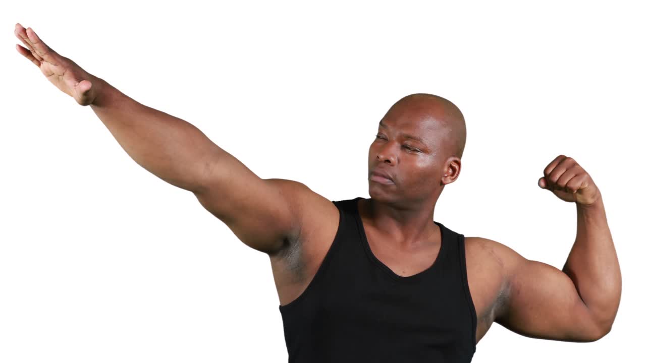 hombre musculoso gestando frente a la cámara