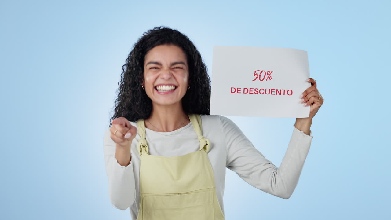 mujer, papel y venta o descuento en el estudio
