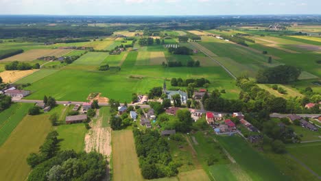 Abstrakte-Geometrische-Formen-Landwirtschaftlicher-Parzellen-Verschiedener-Kulturen-In-Gelben-Und-Grünen-Farben