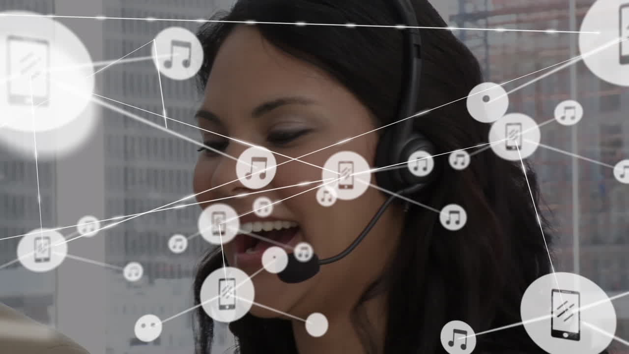 animación de una red de conexiones e iconos sobre una mujer de negocios con auriculares