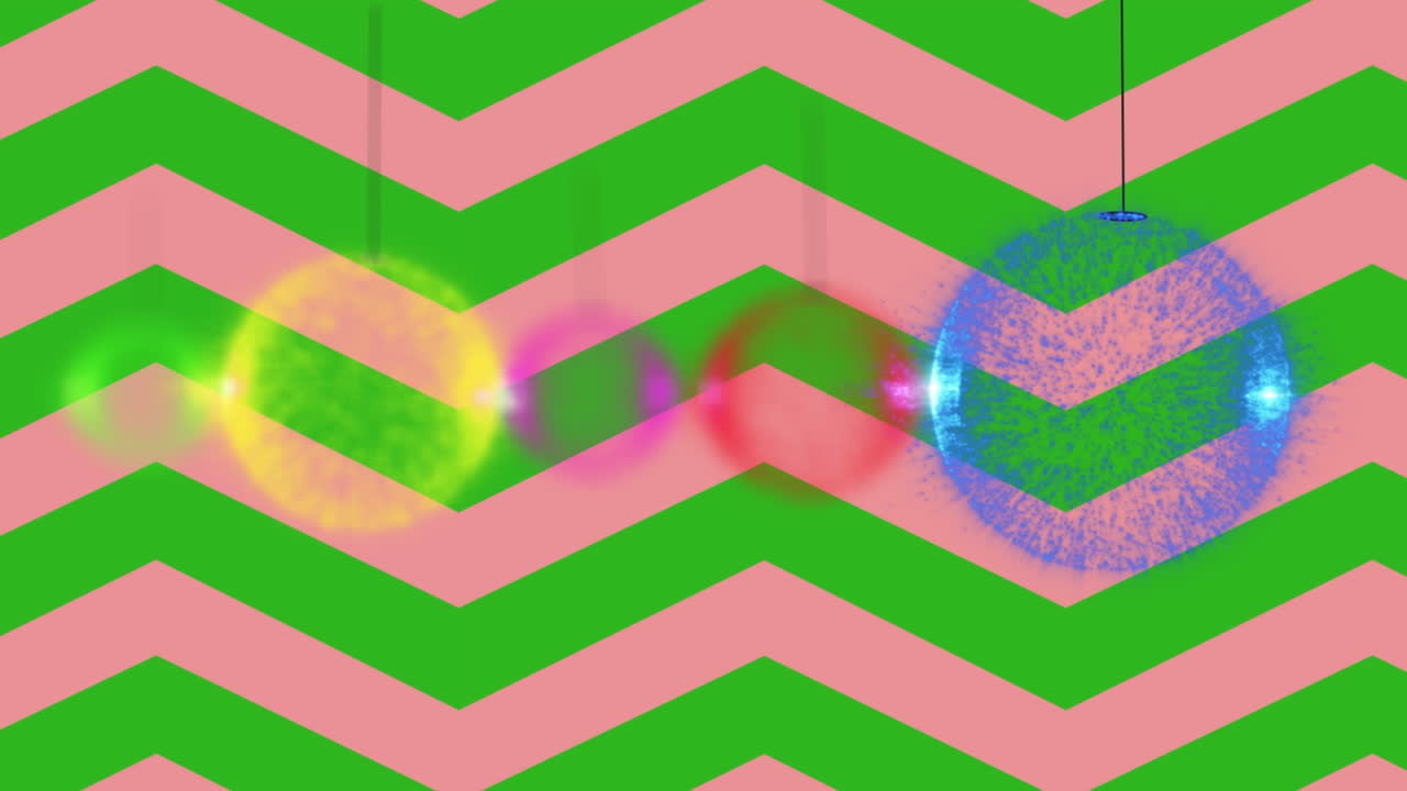 animación de bolas de navidad sobre bolas en fondo rosa y verde