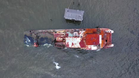 Semi-sunken-old-push-boat-docked-in-Madisonville-Louisiana