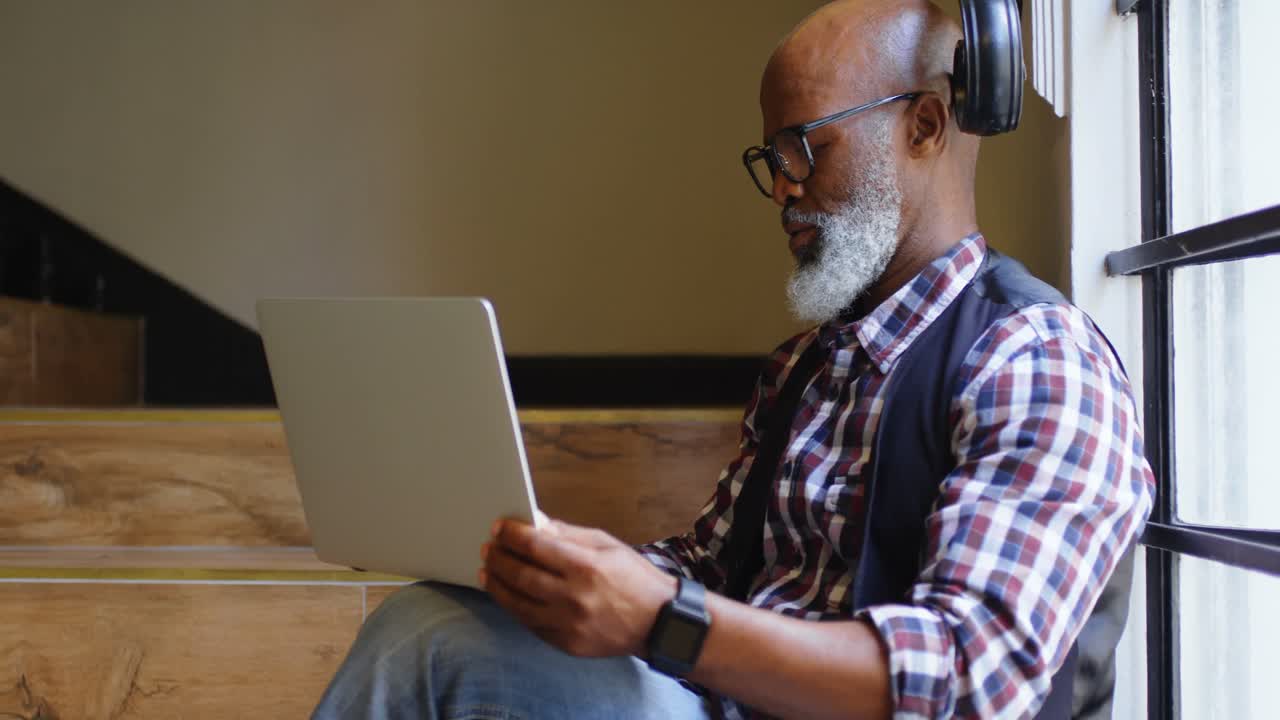 Senior male executive using laptop in office 4k
