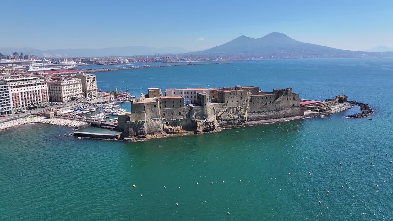 Dell Ovo Castle At Naples In Campania Italy. Downtown Cityscape. Gulf Of Naples Landscape. Dell Ovo Castle At Naples In Campania Italy. Medieval Castle. Skyline Medieval Building. Italy Landscape.