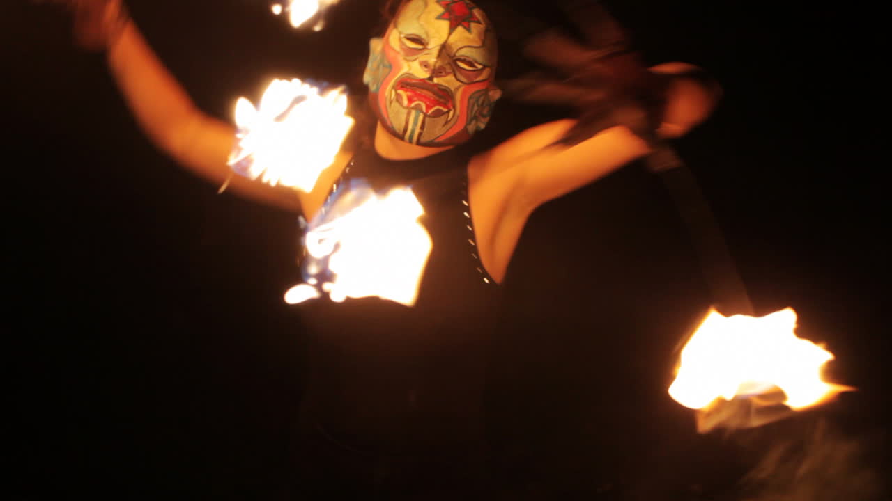 dama bailando con fuego 31