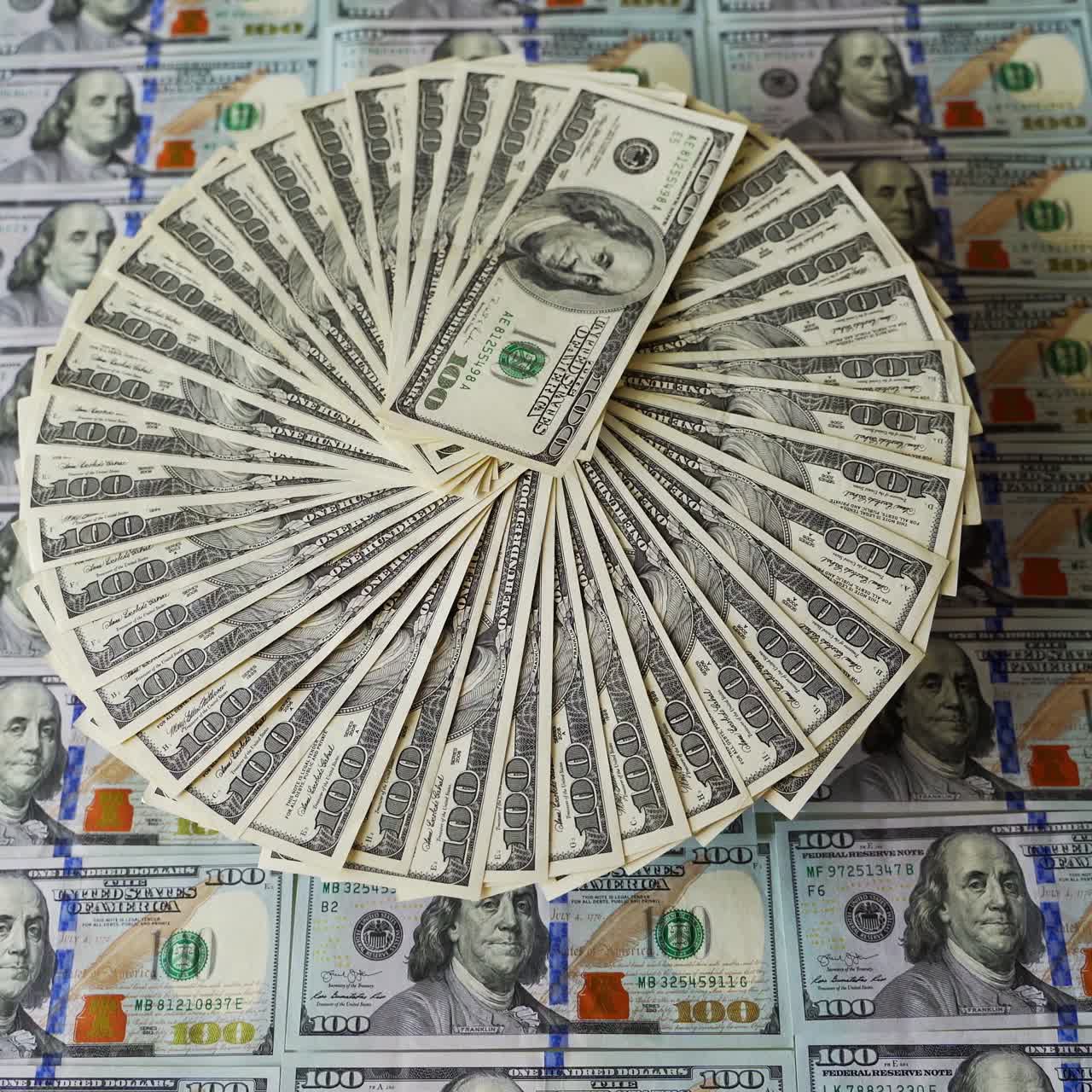 Circular Arrangement of US Hundred-Dollar Bills
