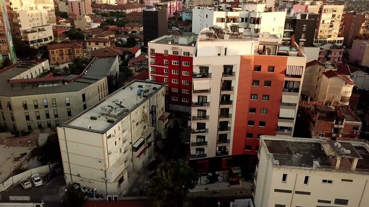 Vista de drone de Tirana, Albânia, Balcãs, Europa.