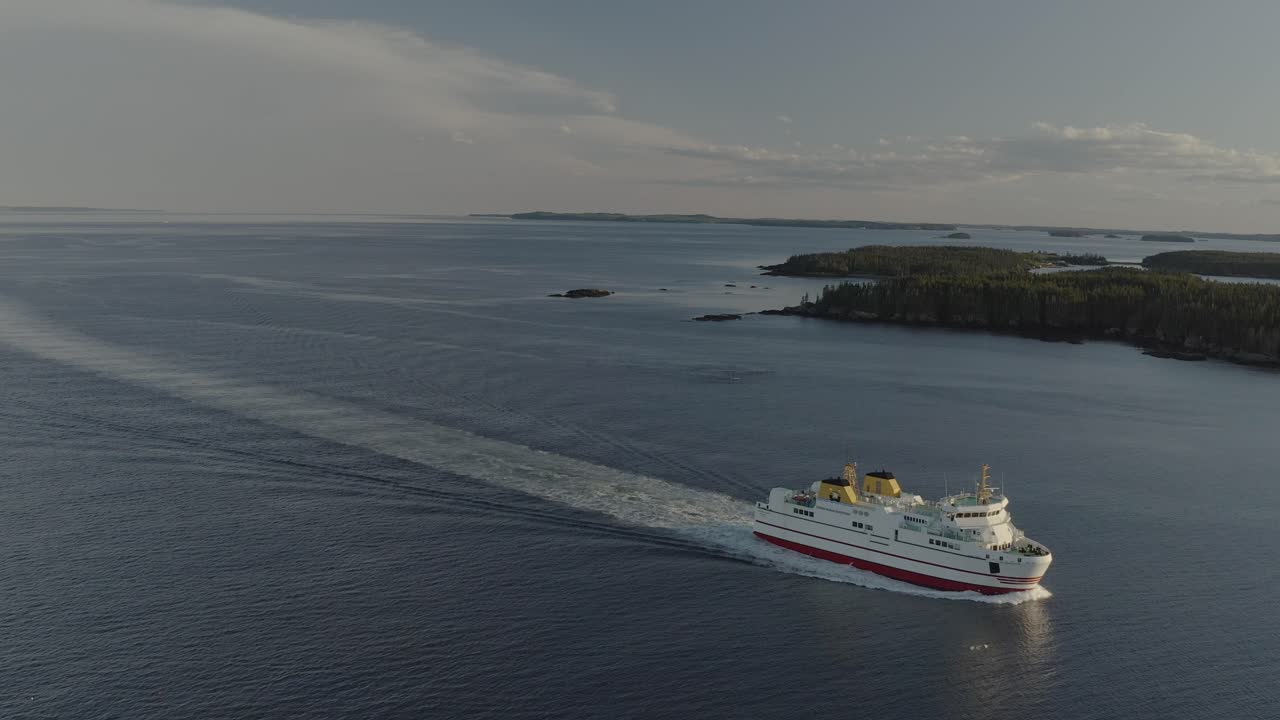 volar más allá del ferry cuando llegue a la bahía