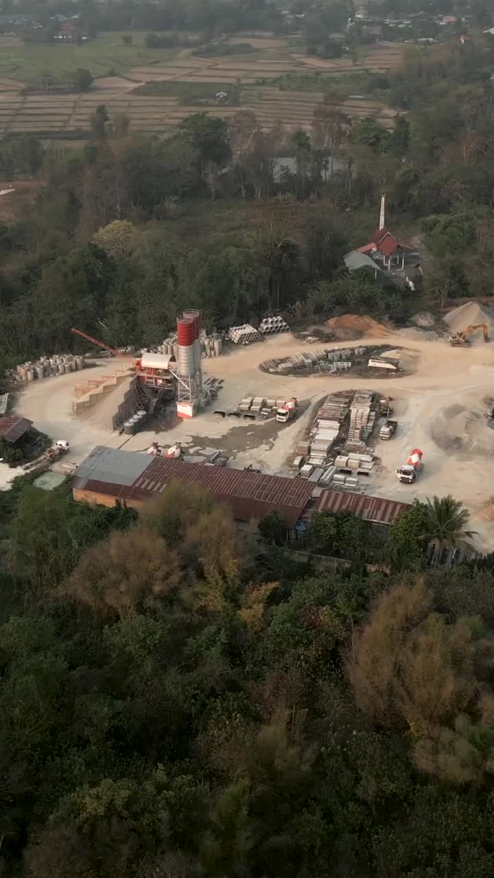 vista aérea de una planta de hormigón