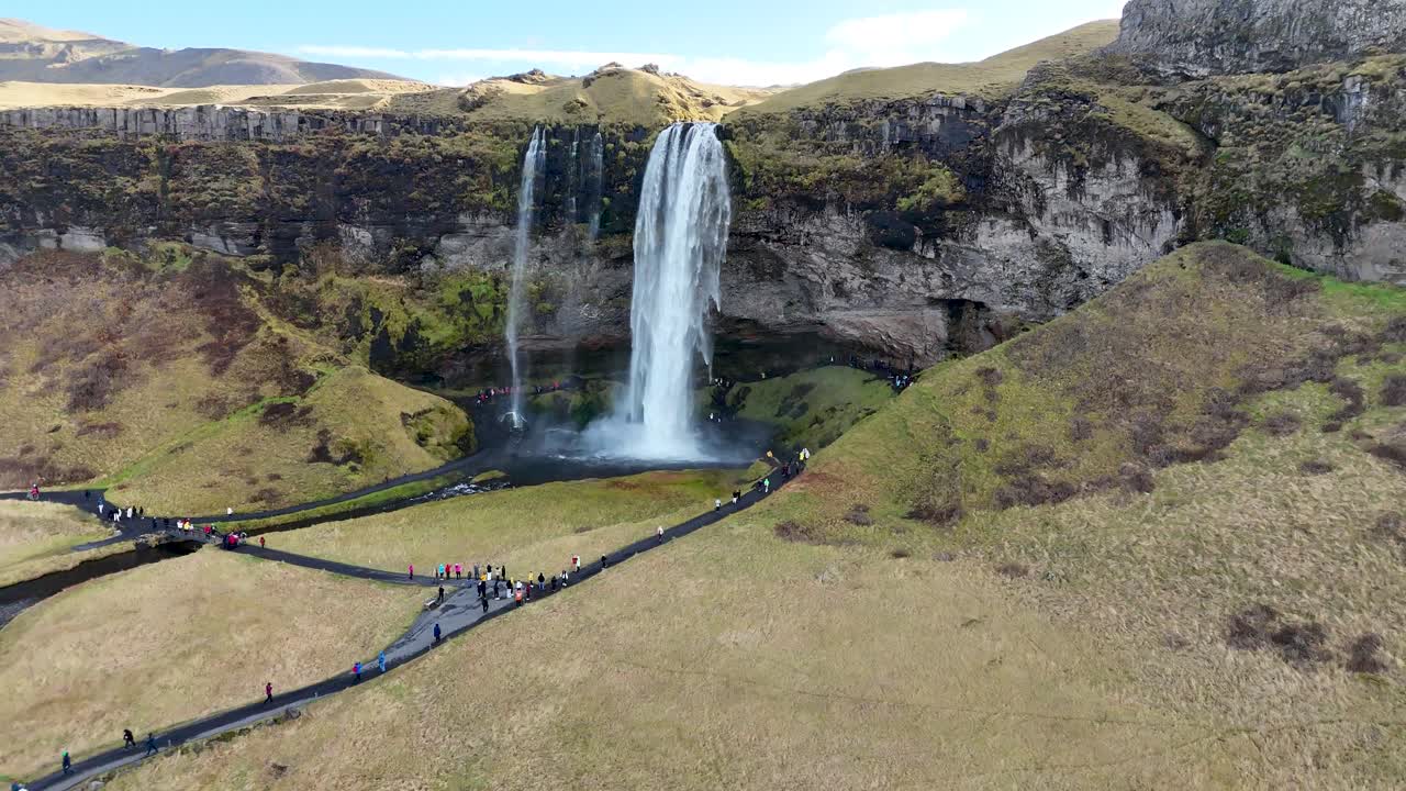 아이슬란드의 seljalandsfoss 폭포 4k 드론 영상