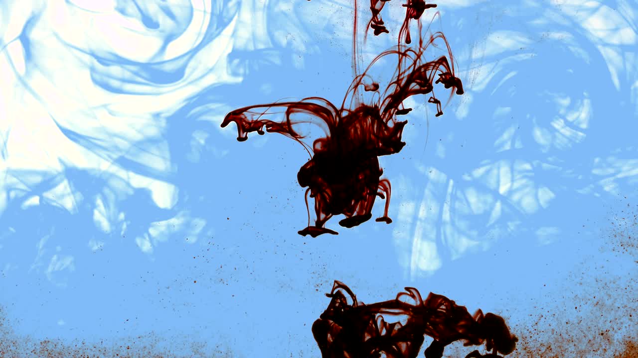 물 에 뿌려진 추상적인 잉크