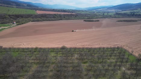 La-Vista-De-Drones-Destaca-La-Escala-De-La-Agricultura-De-Tierra-Muerta-De-Monocultivo,-Que-Puede-Extenderse-Por-Millas-Y-Millas,-Agricultura-No-Orgánica-Europea,-Destrucción-Ecológica