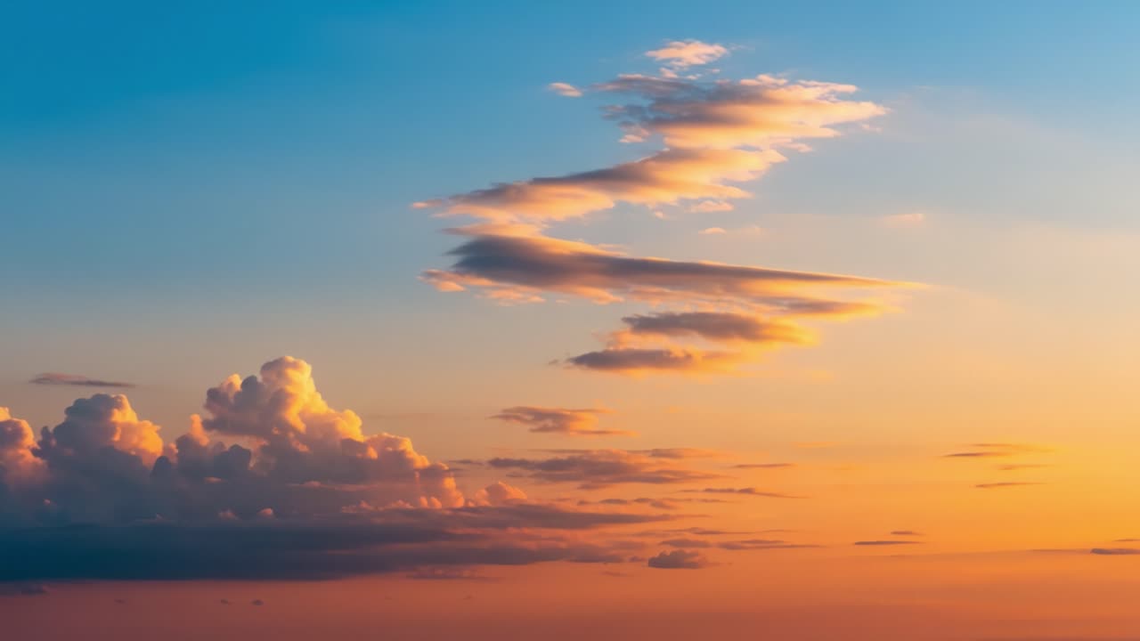 Dramatic Evening Sky: A Stunning Display of Clouds and Colors at Sunset Capturing the Ethereal Beauty of Nature's Transitional Moments