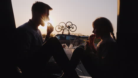 Teenager-With-A-Younger-Sister-Will-Have-A-Snack-At-A-Gas-Station-Rest-In-A-Car-Trip