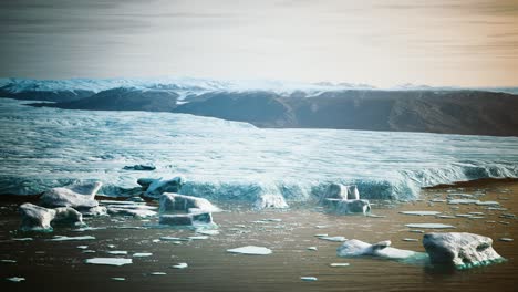 small-icebergs-and-ice-floes-in-the-sea-near-iceland