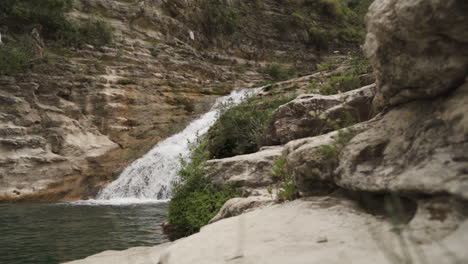 cascada en cavagrande del cassibile en sicilia