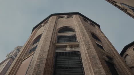 Upward-view-of-a-Venetian-church-facade,-Italy