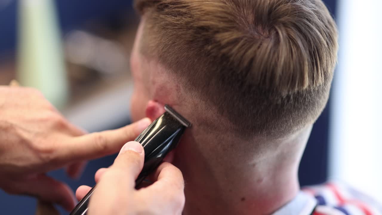 Men's Haircut at the Barber Shop