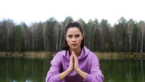 Woman-doing-sports-outdoors