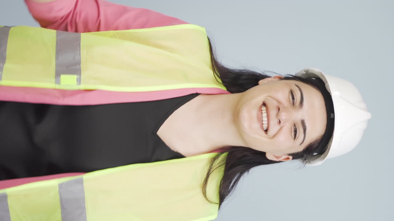 vídeo vertical del ingeniero de baile.