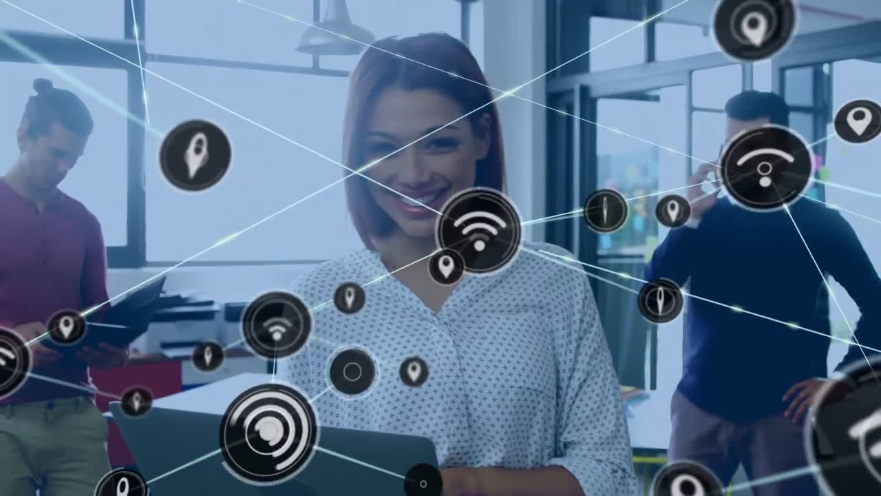 animación de la red de conexiones con iconos sobre diversas personas de negocios que usan computadoras portátiles