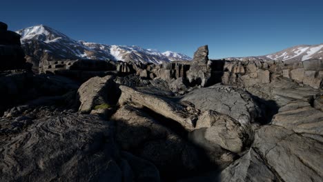 rocas y piedras en las montañas de los alpes