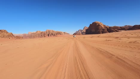 jeeps en el desierto de wadi rum