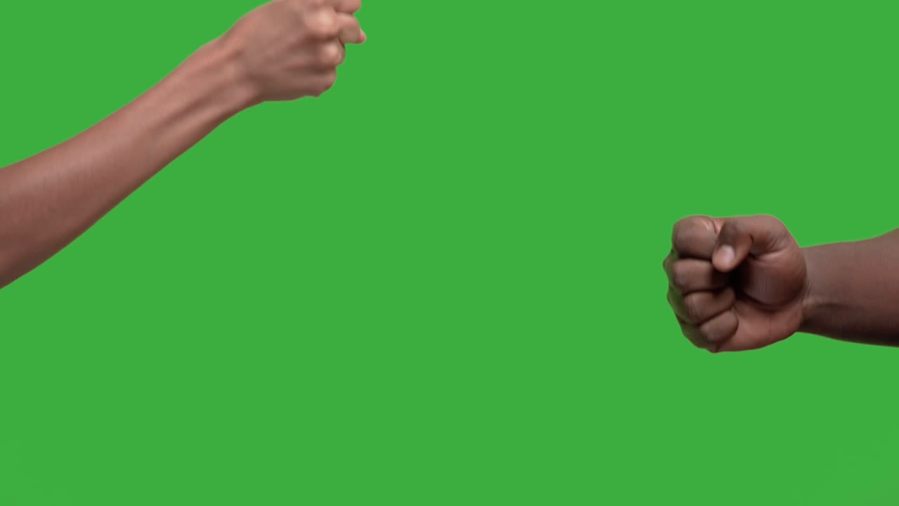 크로마 에서 손가락 놀이 를 하는 남자 와 여자