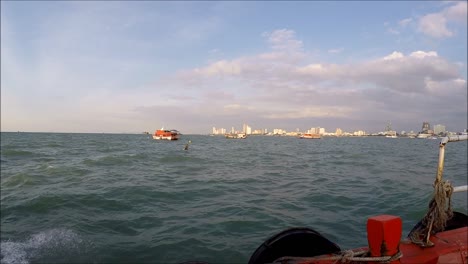 ferry from  kho lan island to pattaya city thailand