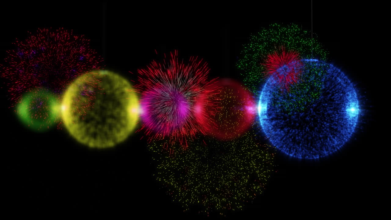 animación de bolas coloridas y brillantes con fuegos artificiales de navidad y año nuevo explotando, en negro