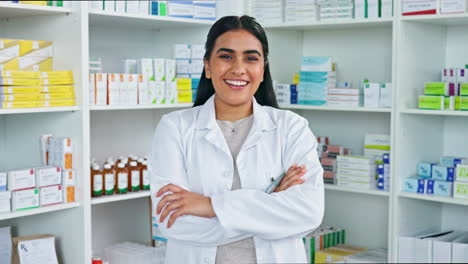 retrato de uma farmacêutica numa farmácia
