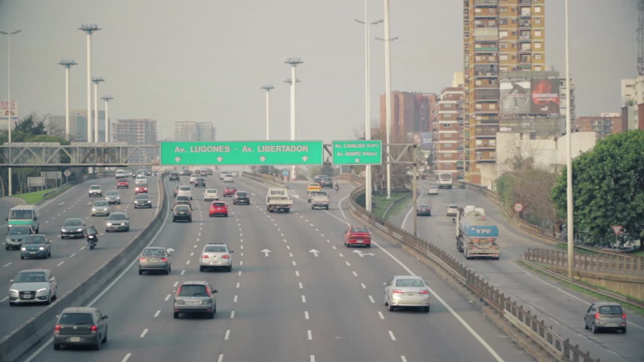 Buenos Aires Şehrinde Yoğun Şehir İçi Otoban Trafiği
