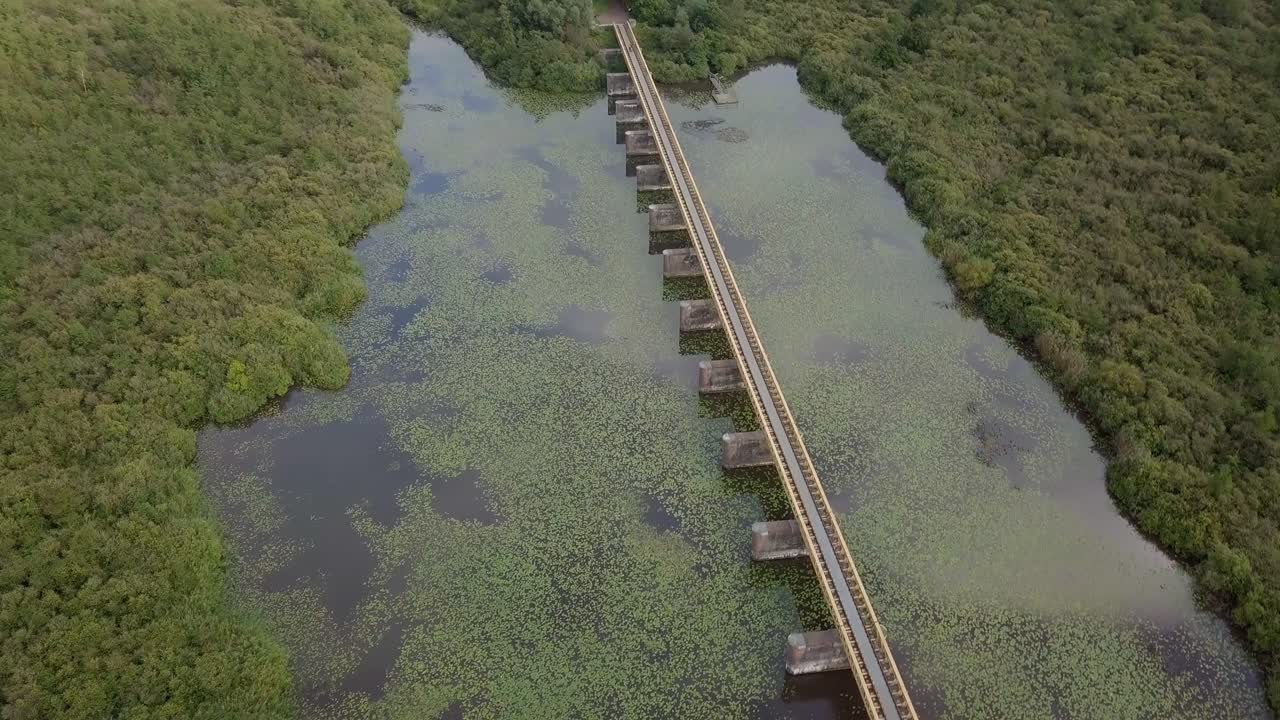 네덜란드, 유럽에 있는 철도 교량의 공중 드론 보기