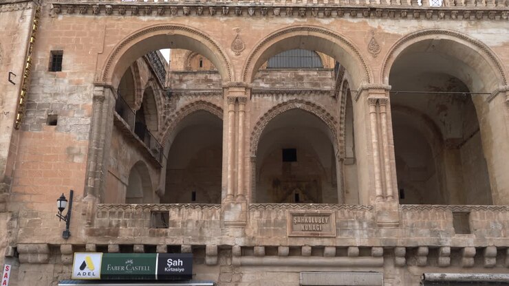 The camera zooms in towards the balcony of the Şahkulubey mansion, which is located in Artuklu, the old center of Mardin, which is decorated with magnificent stone ornaments