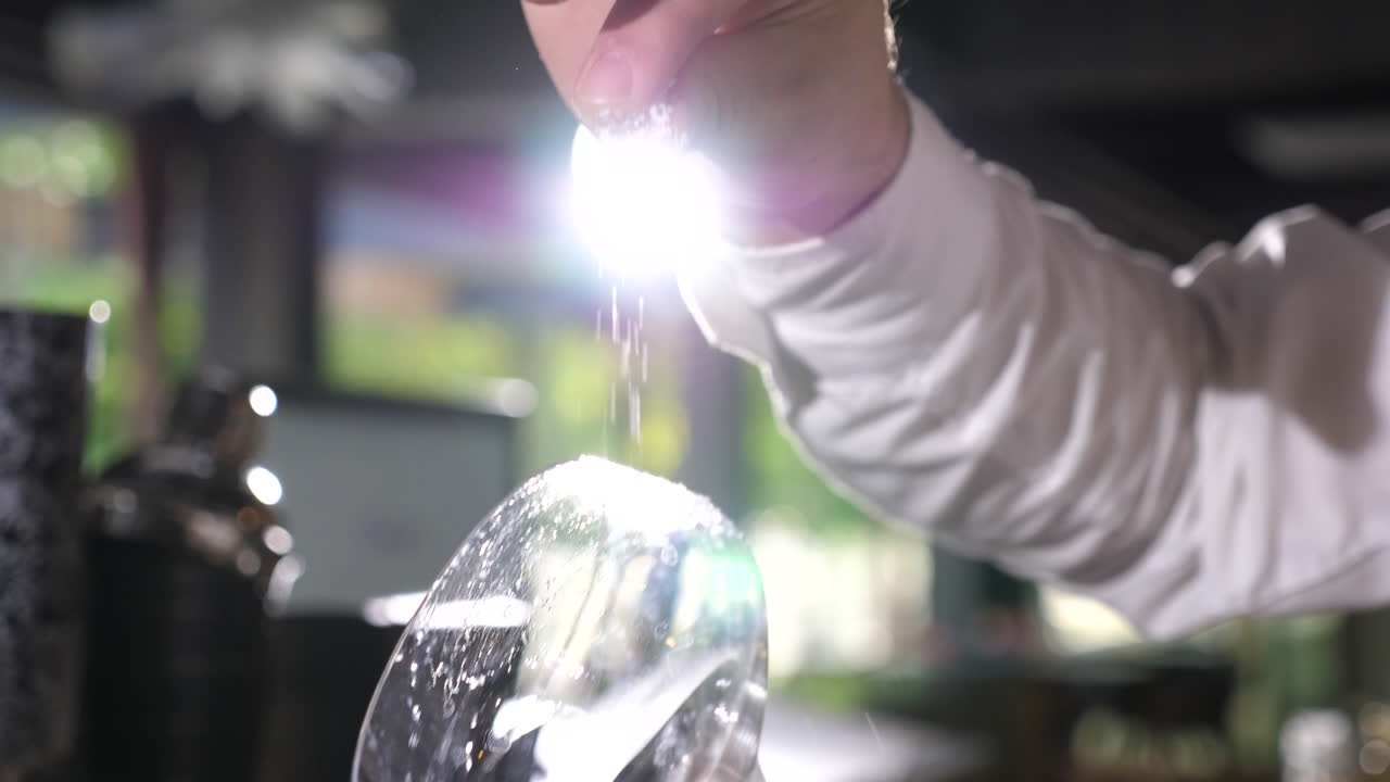 preparando un cóctel