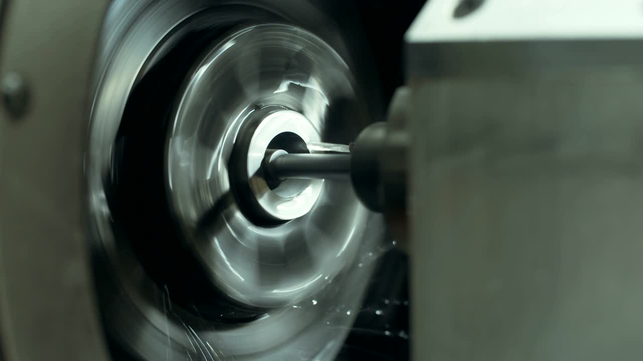 정밀 금속 부품을 만드는 데 쓰이는 도자기